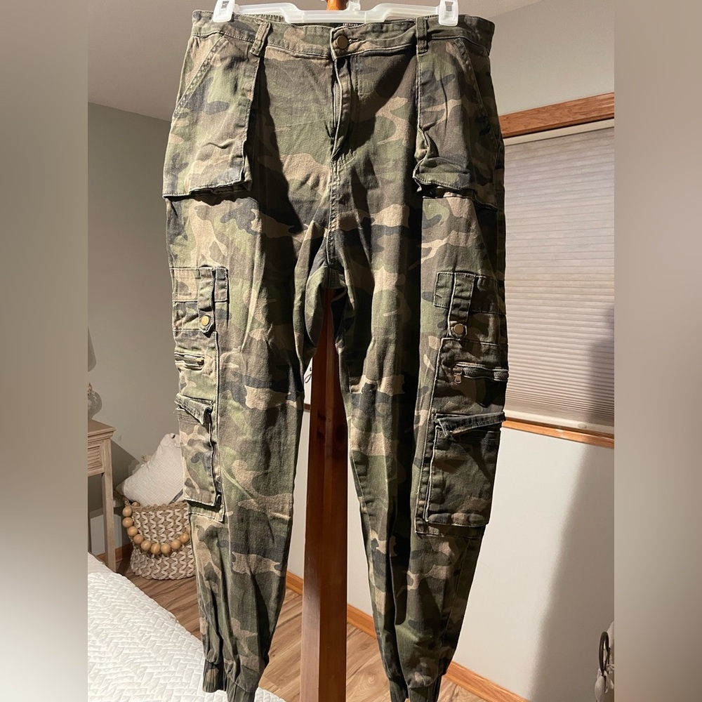American Bazi camo cargo jogger